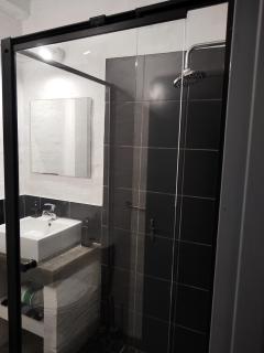 Spacious & Silent Maboneng Retreat Fast WiFi Perfect For Remote Work & Couples - 4