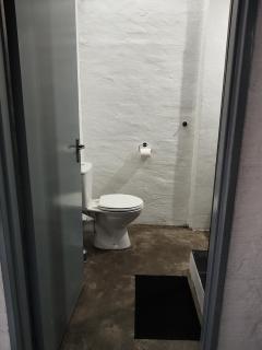 Spacious & Silent Maboneng Retreat Fast WiFi Perfect For Remote Work & Couples - 3