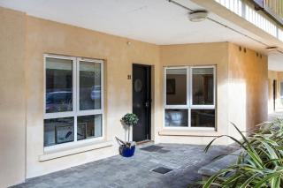 Luxury 2 Bed Apt with Stunning View - 2