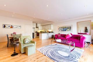 Luxury 2 Bed Apt with Stunning View - 1
