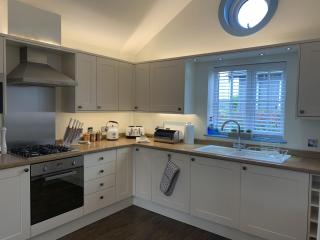 Blue Bay, The Bay, 2 bedrooms with ensuites, parking bay, 2 dogs welcome - 8