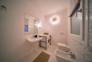 Lakefront Retreat - 4