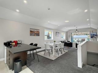 Elevated Alpine Escape Close to Queenstown CBD - 1
