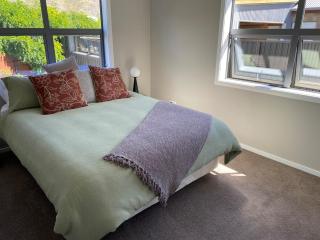 Central Clyde 3BR Home Sleeps 6 Free Parking - 3