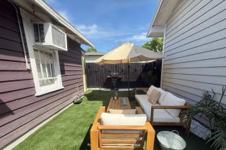 Cute Cottage in the Heights - 5