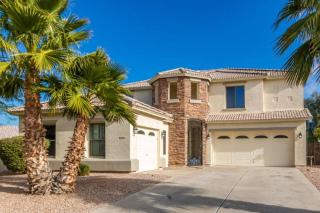 Heated Pool • Mini Golf • Huge Backyard • King Bed - 4