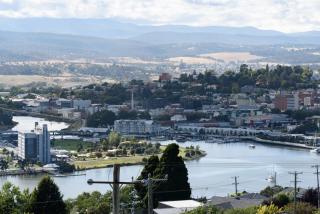 Serene Trevallyn Escape & Views - 8