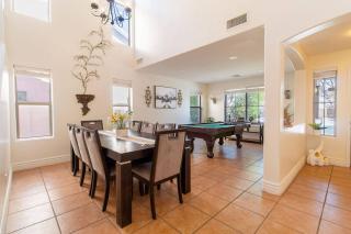 Luxurious Retreat. FREE HTD Pool Outdoor Fun - 1