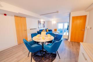 Modern 2 BR 2 Bath Flat With Balcony & Fast WiFi - 1