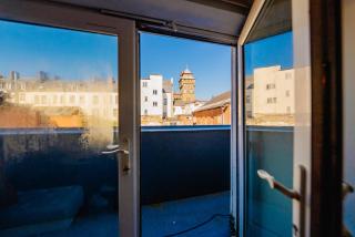 Modern 2 BR 2 Bath Flat With Balcony & Fast WiFi - 7
