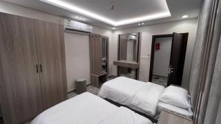 شقق السلام شقة غرفتين نوم وصالة ومطبخ صغير ودورتين مياة j-15 - 5