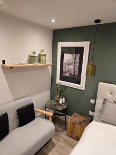 Studio 3 - NEW stylish apartment close to town & racecourse - 5