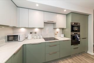 Brand New Flat with AC 5-Min Walk to Town Centre - Pass the Keys - 6