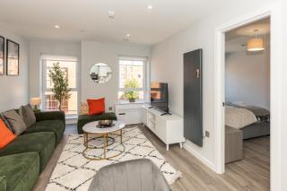 Brand New Flat with AC 5-Min Walk to Town Centre - Pass the Keys - 3