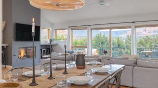 Sedona Sunrise by AvantStay Majestic Red Rocks Views~Walk to Jordan Trailhead~Peloton Bike~Hot Tub~WiFi - 3