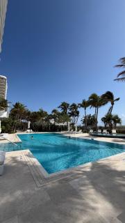Beautiful Miami Beach 1BR apartment steps to ocean - 5
