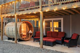 Luxury 3-Story Pocono Retreat w SaunaHot TubGames - 9