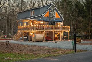 Luxury 3-Story Pocono Retreat w SaunaHot TubGames - 0