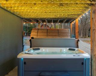 Luxury 3-Story Pocono Retreat w SaunaHot TubGames - 1