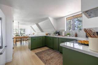 Cozy 3BR A-Frame Lake Views Family Friendly - 8