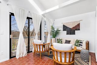 Stunning home woods 15 min to overlandpark - 4