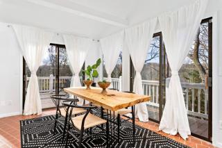 Stunning home woods 15 min to overlandpark - 3