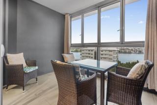 Hamilton Riverside Apt with Balcony & Pool - 8