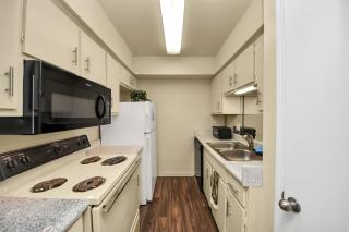 Houston Galleria Cozy Simple Suite - 7