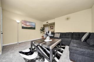 Houston Galleria Cozy Simple Suite - 1