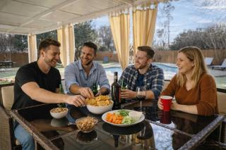 Elegant 5BR 2,5BA Holiday Home with Pool, Jacuzzi, BBQ, and Cinema Room - 3