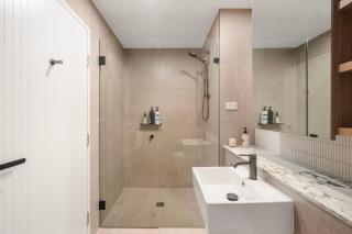 Prestige 2BR Stay with Ocean Views - Rooftop and Cinema - 3
