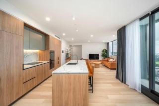 Prestige 2BR Stay with Ocean Views - Rooftop and Cinema - 8
