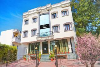 Collection O Bani Park Near Collectorate Circle Formerly Anuja Palace - 3