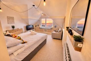 Pier View Retreat - 5 Mins Walk to Beach - Sea Views With Parking - 8