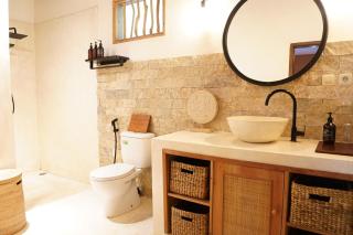 The Barefoot Blondie Village - 3