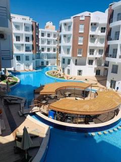 Cozy Pool View Studio with Access to Resort Bars - 1