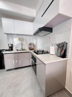 Sharz Cozy Stay - Pool View - Orchid, Westlands - 6