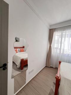 Sharz Cozy Stay - Pool View - Orchid, Westlands - 5