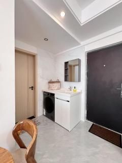 Sharz Cozy Stay - Pool View - Orchid, Westlands - 2