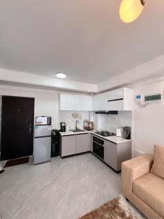 Sharz Cozy Stay - Pool View - Orchid, Westlands - 1