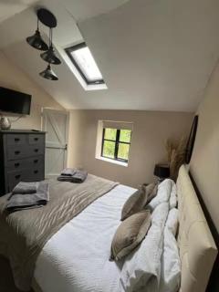 Storybook Cottage with Fireplace and Free On-site Parking - 5