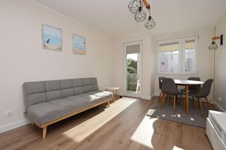 Spacious Victus Apartment with a Balcony Near the Beach by Noclegi Renters - 0