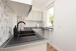 Spacious Victus Apartment with a Balcony Near the Beach by Noclegi Renters - 2