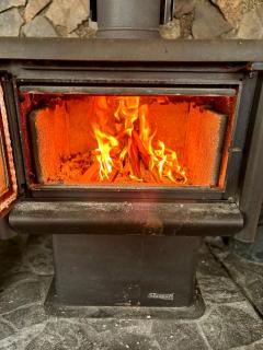 Havelock North home - spa pool, wood-burner fire, comfy beds - 8