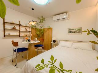 Jongno 30 minutes, Itaewon 20 minutes, Hongdae 20 minutes, National Museum of Korea, Seoul Tower 30 minutes - 9