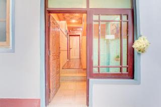 Collection O Foreshore Road Srinagar - 4