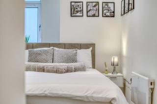 Charming Home Away From Home With Free Parking - 4