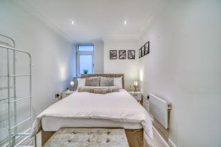 Charming Home Away From Home With Free Parking - 2