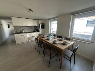 Spacious 5BR & 1LR Retreat for Families & Groups for 18P with TV & WiFi - 4