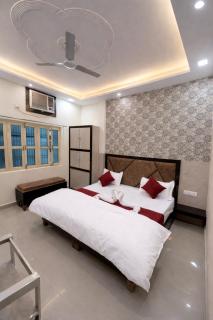 Hotel !PRAKASH RESIDENCY! #Near Shri Kashi Vishwanath Temple# With Lift AND Wifi Facility - 4